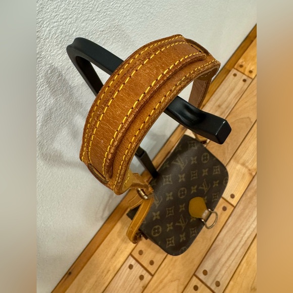 Louis Vuitton Vintage St Cloud PM in Monogram Crossbody Bag - Picture 2 of 16